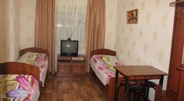 Фото номера Стандартный трехместный номер Гостиница Na Lva Tolstogo г. Змеиногорск 2